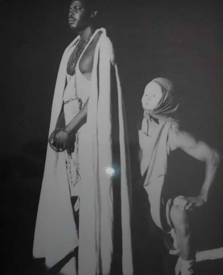 Christian GARNY (Médard Aribot) et Jean Claude LAMORANDIERE (la conscience) lors d'une des représentation de "La véritable histoire de Médard Aribot, Vision poétique" de José Alpha et Vincent Placoly.